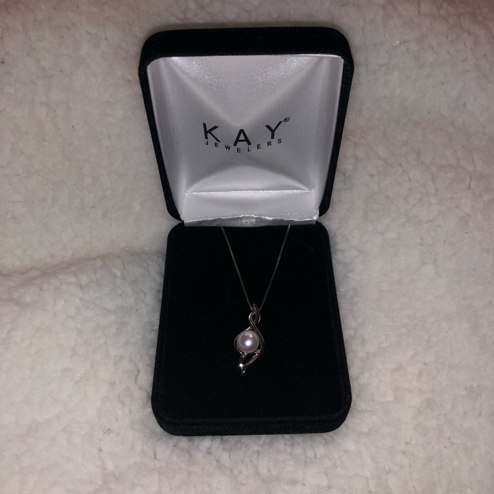 Authentic Kay Jewelers pearl necklace.